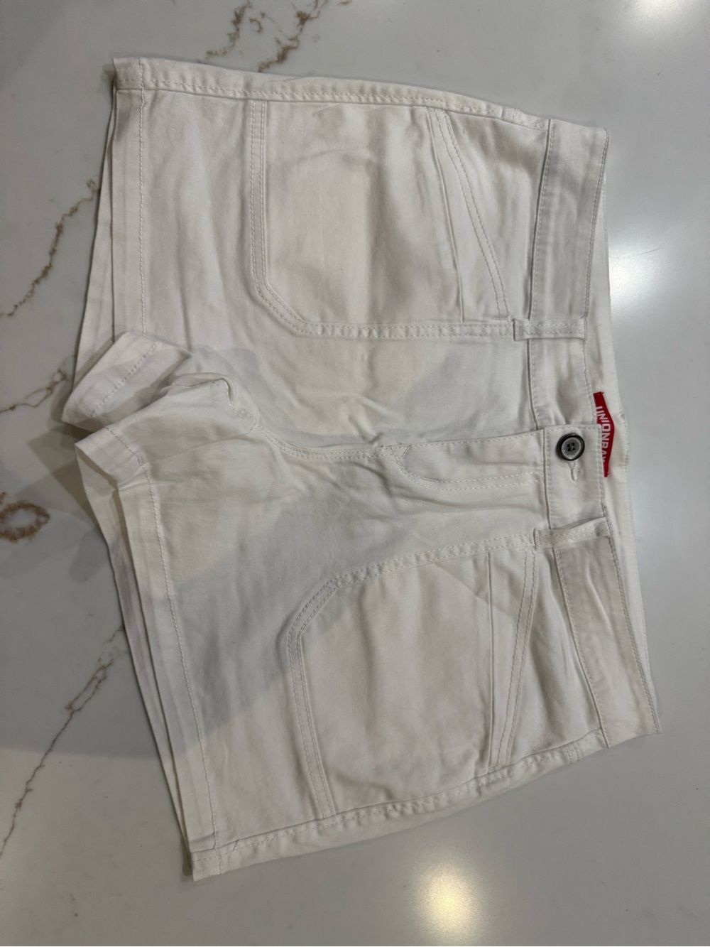 UNIONBAY White Cotton Shorts with Red Logo Tag